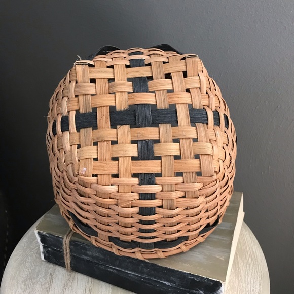 Vintage Basket - Picture 10 of 16